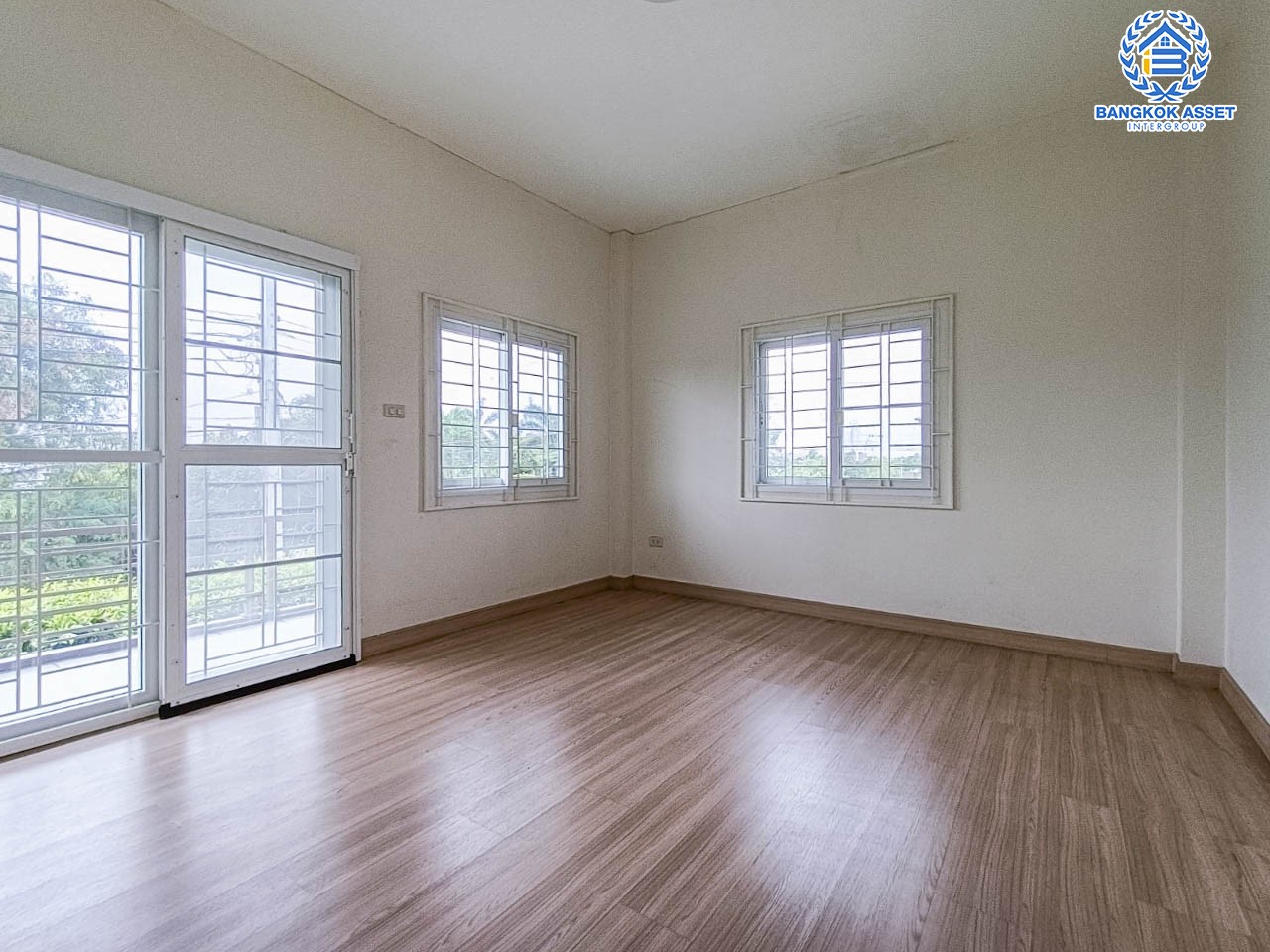 *****บ้านเดี่ยวมือสองย่านนนทบุรี ม.บ้านกาสะลอง กาญจนาภิเษก บ้านมือ1 ไม่เคยเข้าอยู่ เนื้อที่กว้างขวางมากถึง 66 ตร.ว. ฟังก์ชัน 4 ห้องนอน 3 ห้องน้ำ ที่จอดรถ 2 คัน แถมฟรี! เครื่องปรับอากาศ 1 เครื่อง มีพื้นที่รอบบ้าน ภายในตกแต่งสวย ตั้งบนทำเลแห่งการเดินทาง ใกล้รถไฟฟ้าสายสีม่วง "สถานีตลาดบางใหญ่"